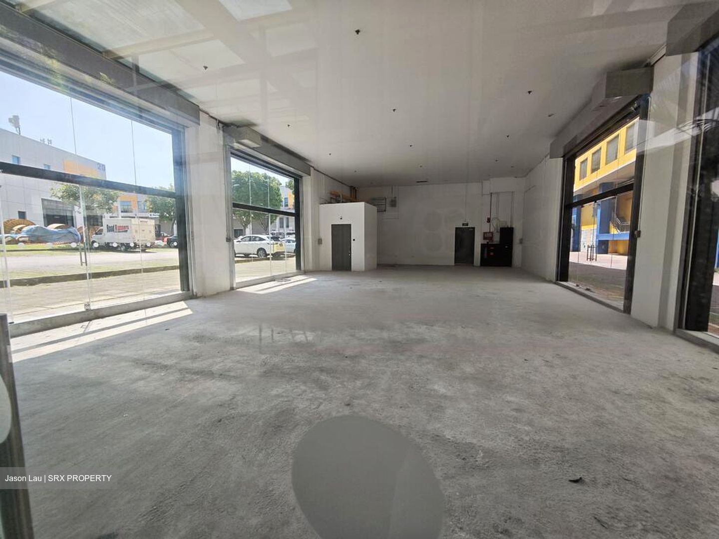 Tradehub 21 (D22), Retail #465581451